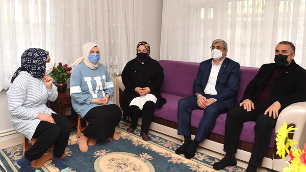 Şehit Eren Bülbül’ün ablasına anlamlı ziyaret