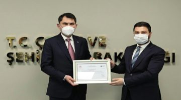 Bakan Kurum, Başkan Öztekin’e Sıfır Atık Belgesi verdi