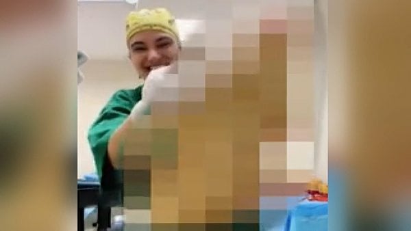 Brezilyalı Cerrahın tıbbı atıklarla ettiği dans Tiktok’ta tepki çekti