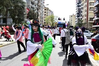 Kadıköy’de 23 Nisan coşkusuna palyaçolar eşlik etti