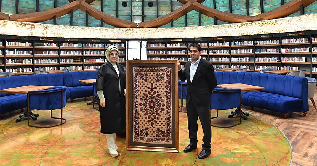 Emine Erdoğan“Kalbe dokunan ilmek sergisini”gezdi