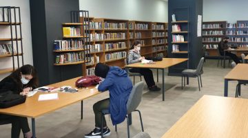 AVM kütüphanesi uğrak nokta oldu