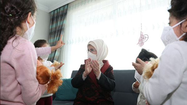 Emine Erdoğan, sevgi evini ziyaret etti