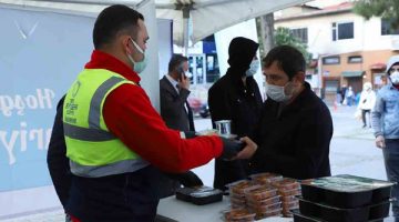 İftar için meydanlara stantlar kuruldu