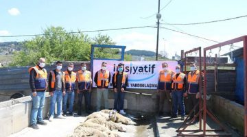 İnisiyatif Merkezi Sultanbeyli’de ihtiyaçlı ailelere adak eti ulaştırdı