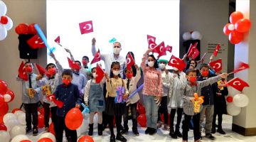 Vali Yerlikaya, 23 Nisan coşkusunu çocuklarla paylaştı