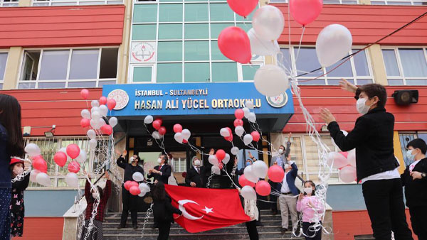 Sultanbeyli’de, 101 balon gökyüzü ile buluştu
