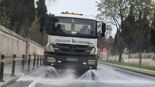 Üsküdar’da cadde ve sokaklar titizlikle temizlendi