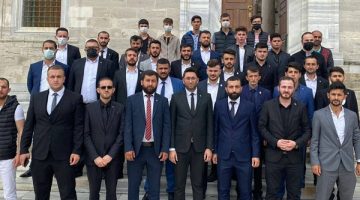 Alperenlerden Fatih Sultan Mehmet Han’ın türbesine ziyaret