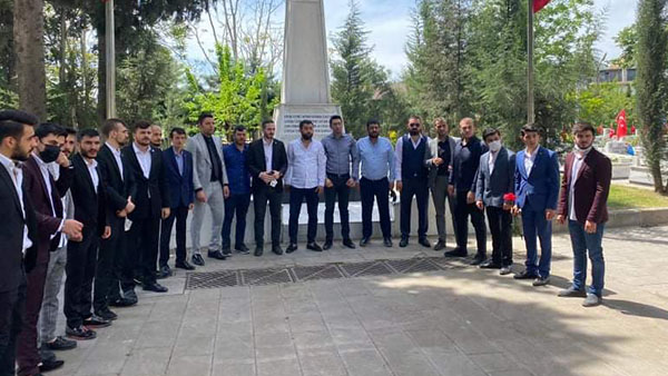 Alperenlerden şehitliklere ziyaret