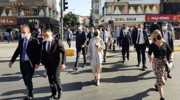 DEVA Partisi’nden Sultanbeyli’de esnaf ziyareti