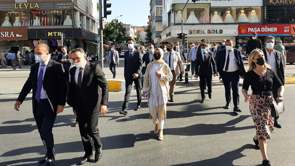 DEVA Partisi’nden Sultanbeyli’de esnaf ziyareti