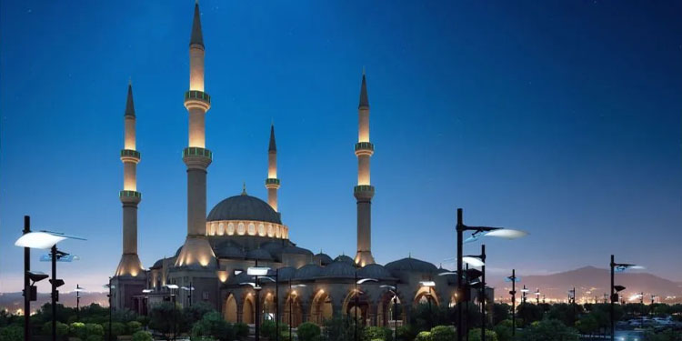 Tüm camilerde Kudüs için dualar semaya yükseldi