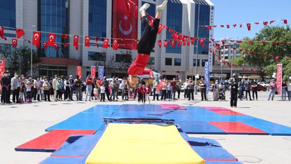 102. yıl coşkusu Kartal’da yaşandı