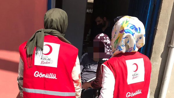 Kızılay Sultanbeyli Kadın Kolları’ndan örnek davranış