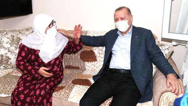 Erdoğan’dan Mahruze Teyze’ye ziyaret