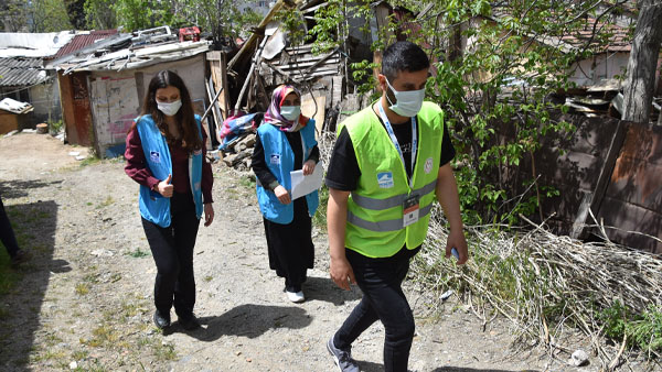 Pendik Gönüllüleri’nden yetimlere bayramlık sürprizi