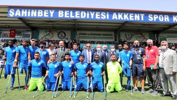 Vali Yerlikaya, Şahinbey Belediyespor’u tebrik etti