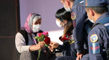 Jandarmadan Saliha nineye bayram ziyareti