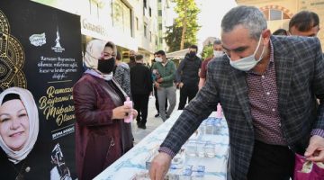 Sancaktepe’de bayramlaşma geleneği sürüyor