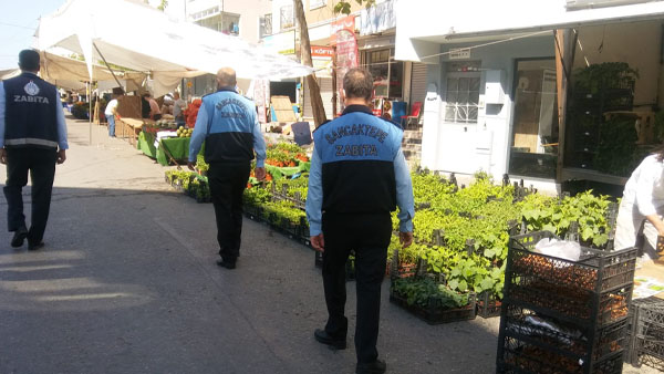 Sancaktepe’de kurulan semt pazarları denetlendi