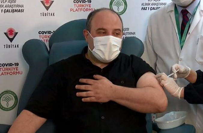 Bakan Varank yerli aşının ikinci dozunu oldu
