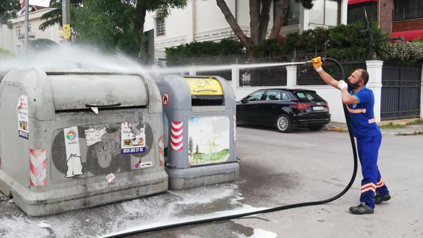 Çöp konteynerleri dezenfekte edildi