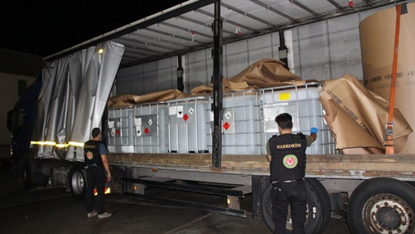 8 tonluk uyuşturucu hammaddesi yakalandı