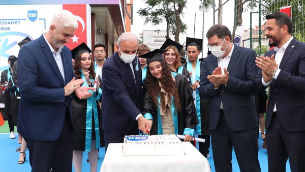 Başkan Yıldırım mezuniyet heyecanına ortak oldu