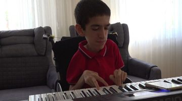 Umut, hayata müzik ile tutunuyor