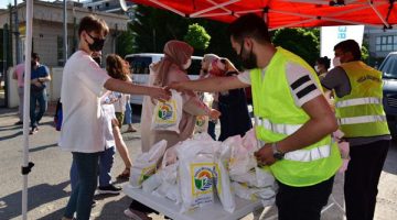 Tuzla’da YKS öncesi öğrencilere ikram