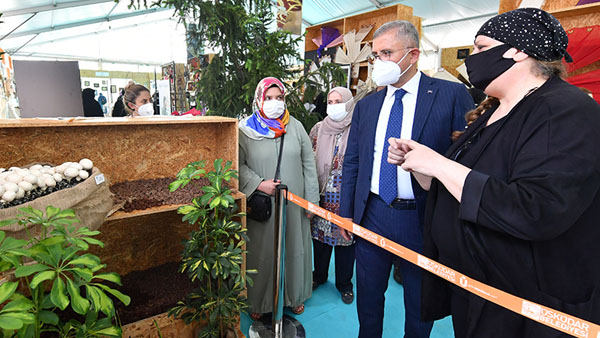 El emeği ürünler vatandaşlara sergileniyor