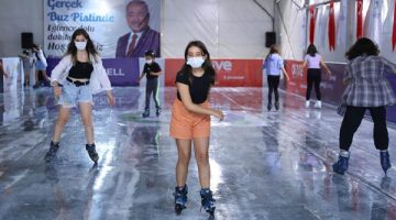 İlk kez buz pateni heyecanını yaşadılar