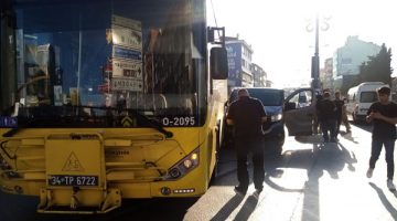 İETT otobüsü kırmızı ışıkta bekleyen araca çarptı!