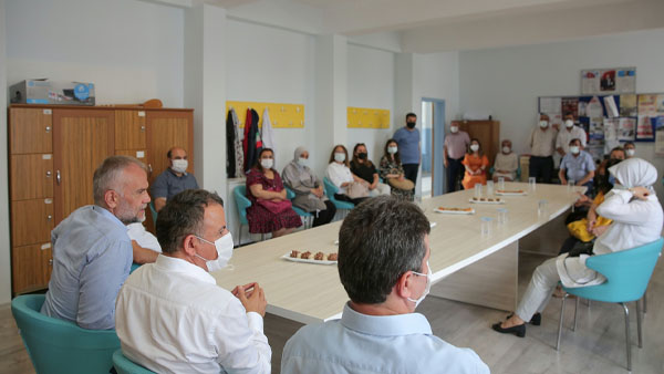 Başkan Poyraz karne sevincine ortak oldu