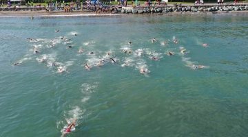 Triatlon yarışmasının şampiyonları ödüllerine kavuştu