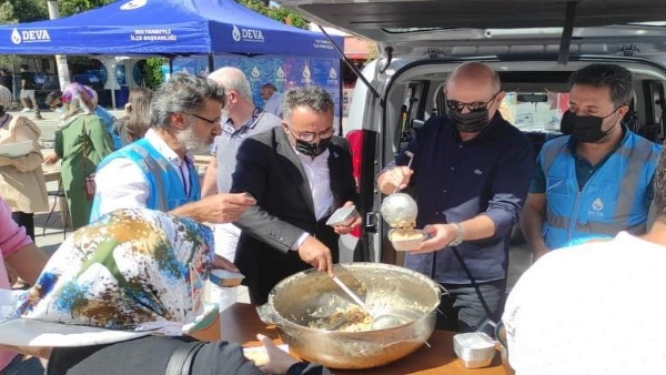 Deva Partisi’nden Sultanbeyli’de aşure ikramı