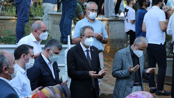 Sultanbeyli PTT Müdürü’nün ailesi son yolculuğuna uğurlandı