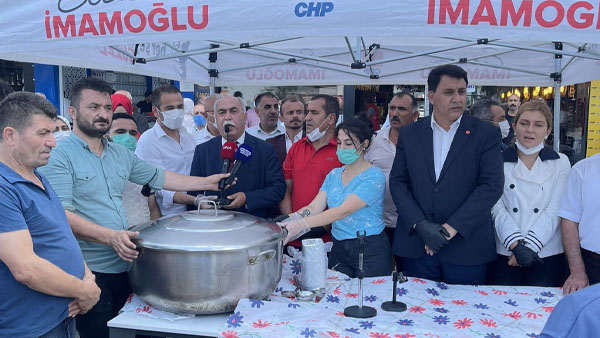 Başkan Bozkaya’dan vatandaşlara aşure ikramı