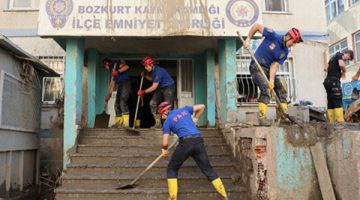 PAK, sel mağduru 300 yakın vatandaşı kurtardı