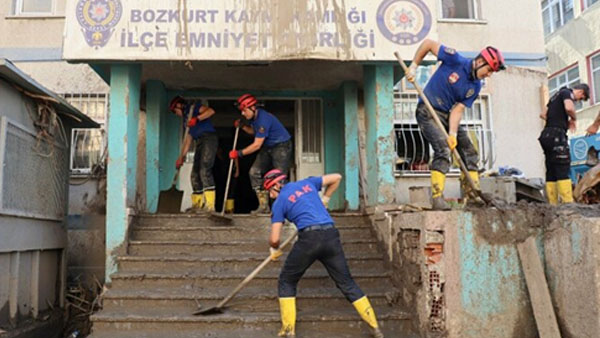 PAK, sel mağduru 300 yakın vatandaşı kurtardı