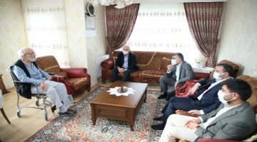 Ak Partili Milletvekilleri Sultanbeyli’de tek tek kapıları çaldı