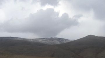 Erzurum’da yağan dolu beyaza zirveye bürüdü