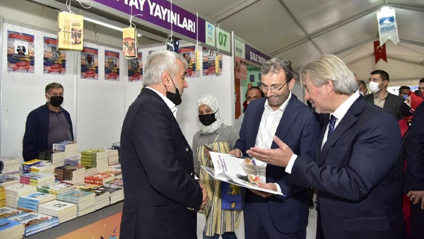 6. Pendik Kitap Fuarı’nda Kitapseverlerle Buluştu
