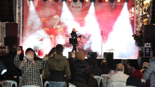 Ümraniye’de Şarkılar Hep Bir Ağızdan Söylendi