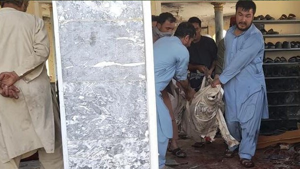 Cuma namazı sırasında bombalı saldırı: En az 100 ölü!