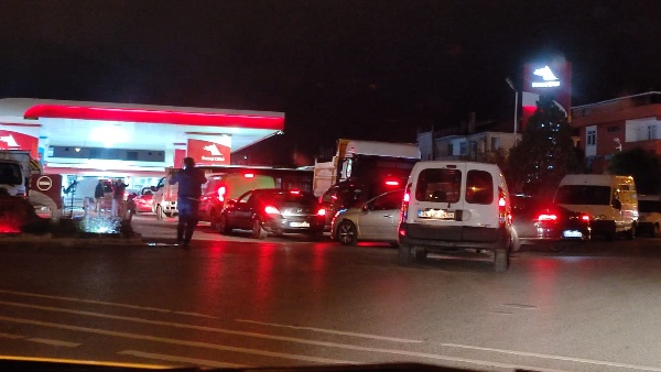 Akaryakıt istasyonları doldu taştı!