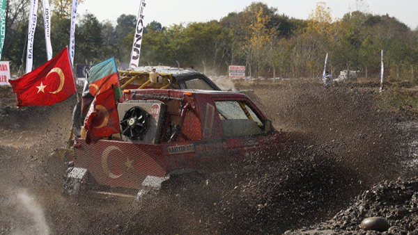 Off-Road yarışlarında nefesler tutuldu