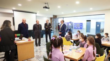 Başkan Yıldırım, minik okurları unutmadı