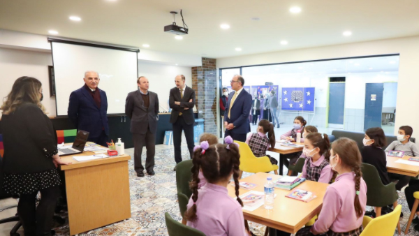 Başkan Yıldırım, minik okurları unutmadı